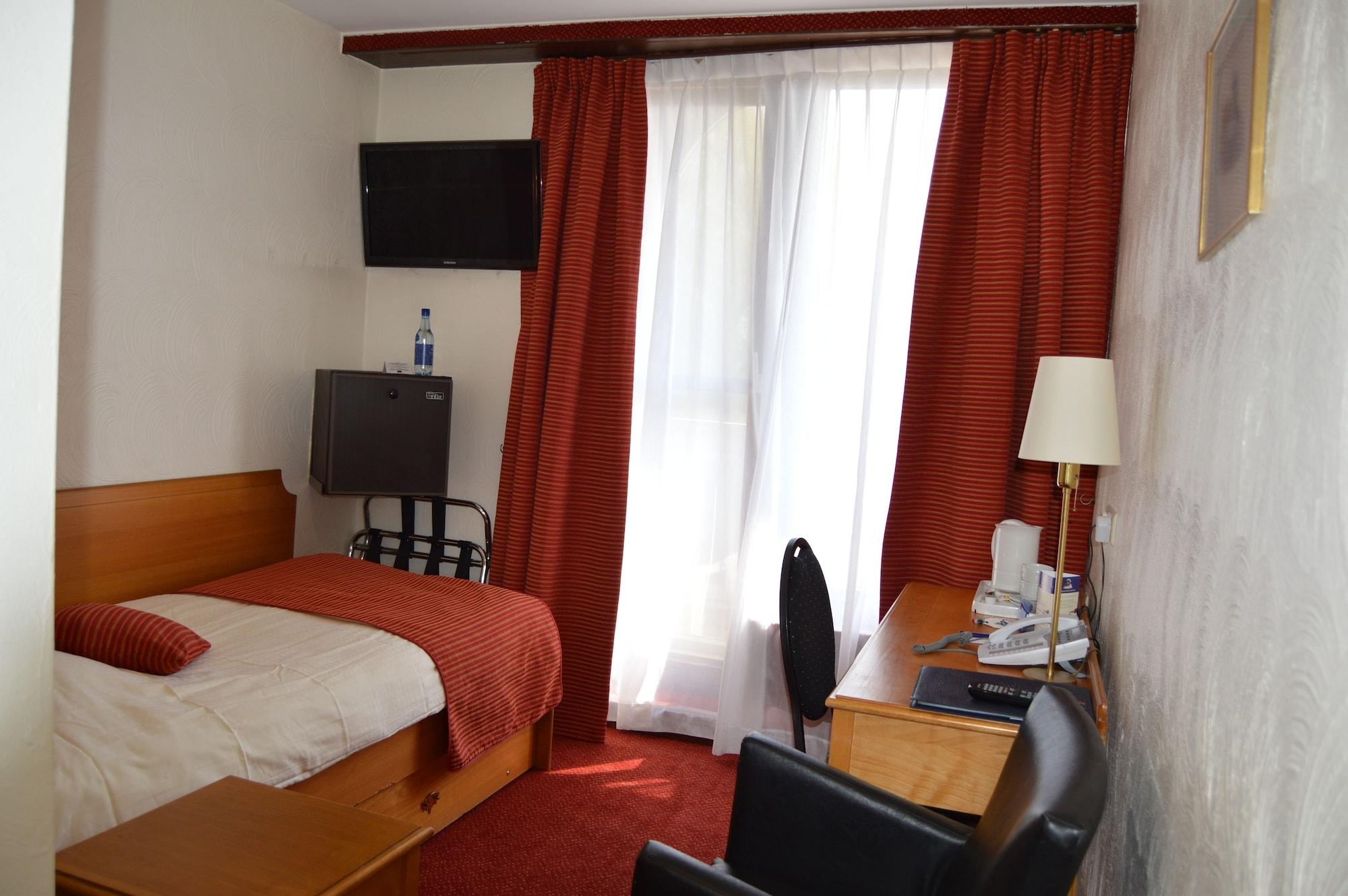 Hotel Les 3 Cles Gembloux Exterior photo